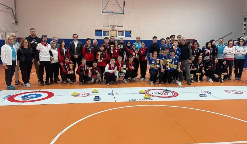 Balıköy Anadolu Lisesi Curling takımları büyük başarıya imza attı