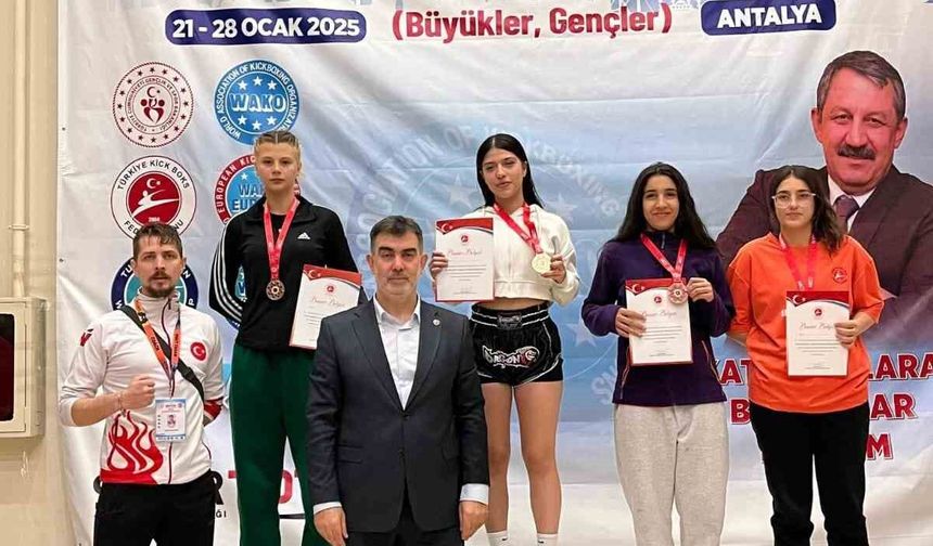 Kütahyalı Asya Türkel Türkiye Kick Boks Şampiyonası’nda ikincilik elde etti