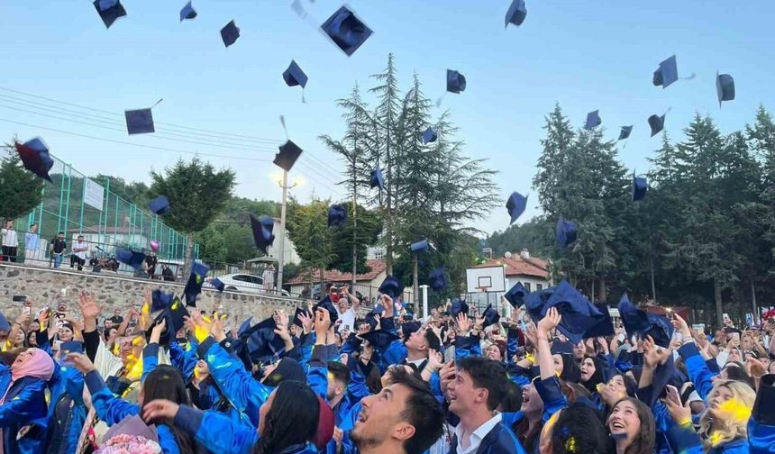 Şaphane MYO’da mezuniyet coşkusu