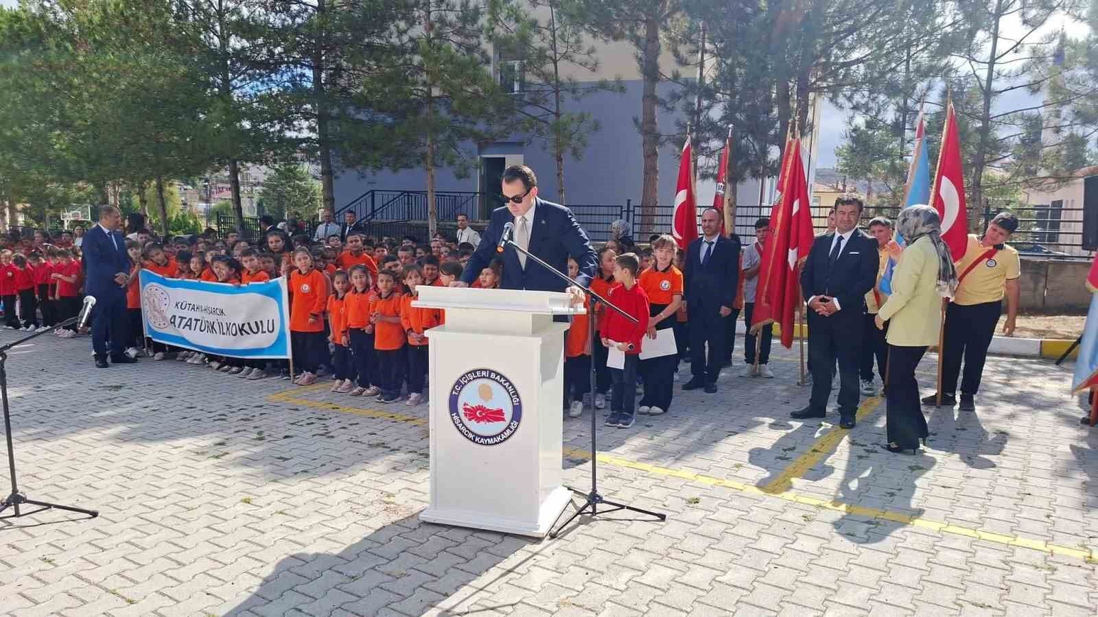 Hisarcık'ta İlköğretim Haftası coşkuyla kutlandı