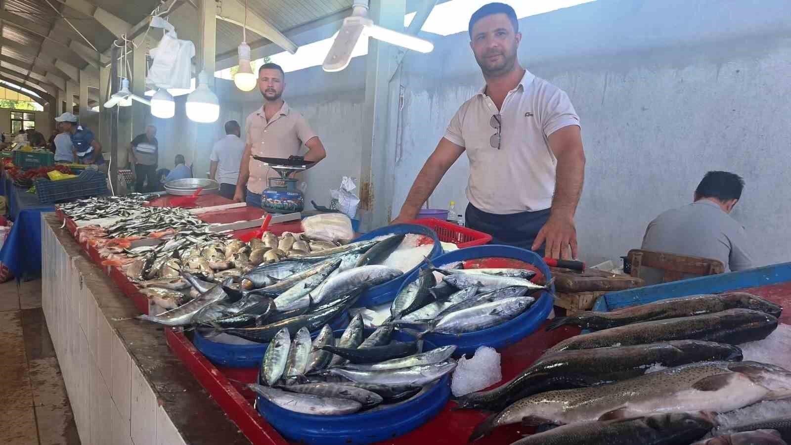 Hisarcık'ta vatandaşların en çok tercih ettiği balık türü palamut oldu