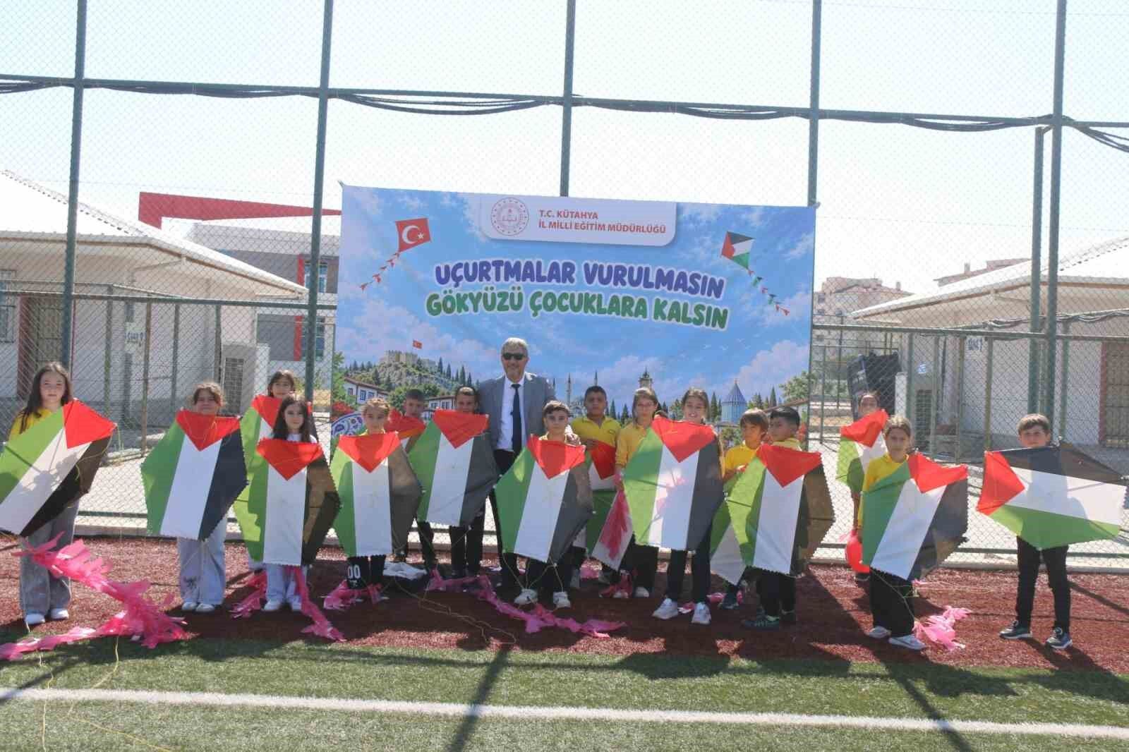 Kütahya'da öğrencilerden Gazze'deki çocuklara uçurtmalı mesaj