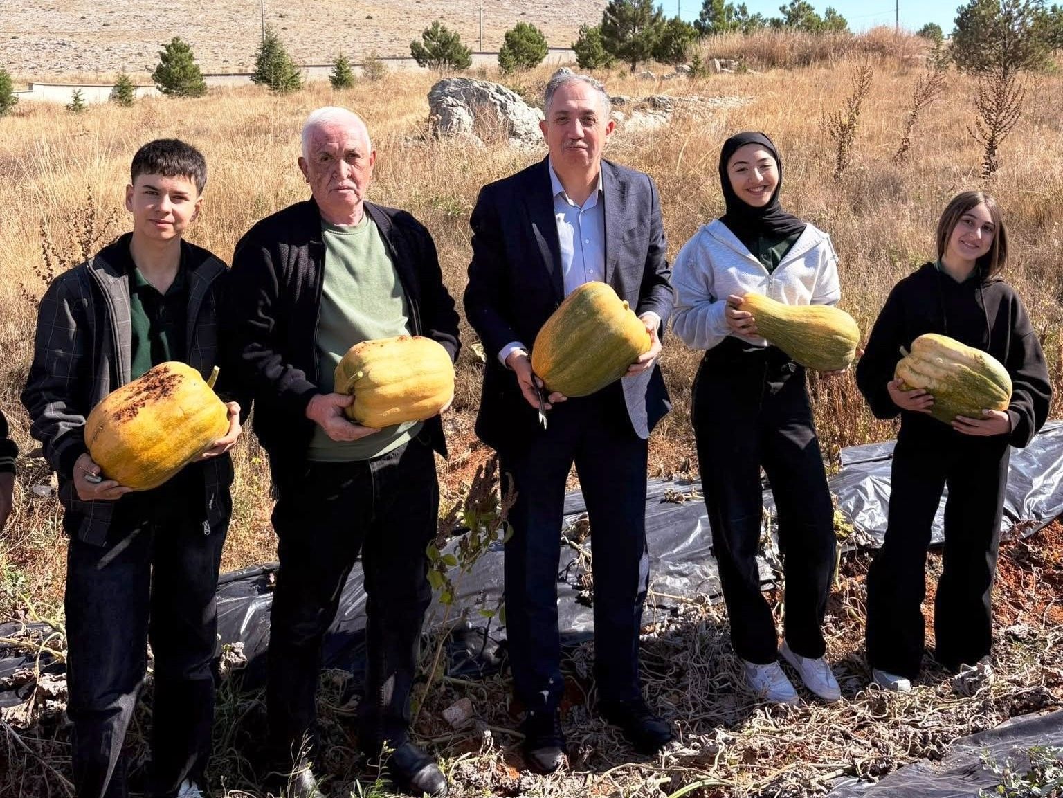 Altıntaş'ta öğrencilerin emeği kabak tatlısı oldu